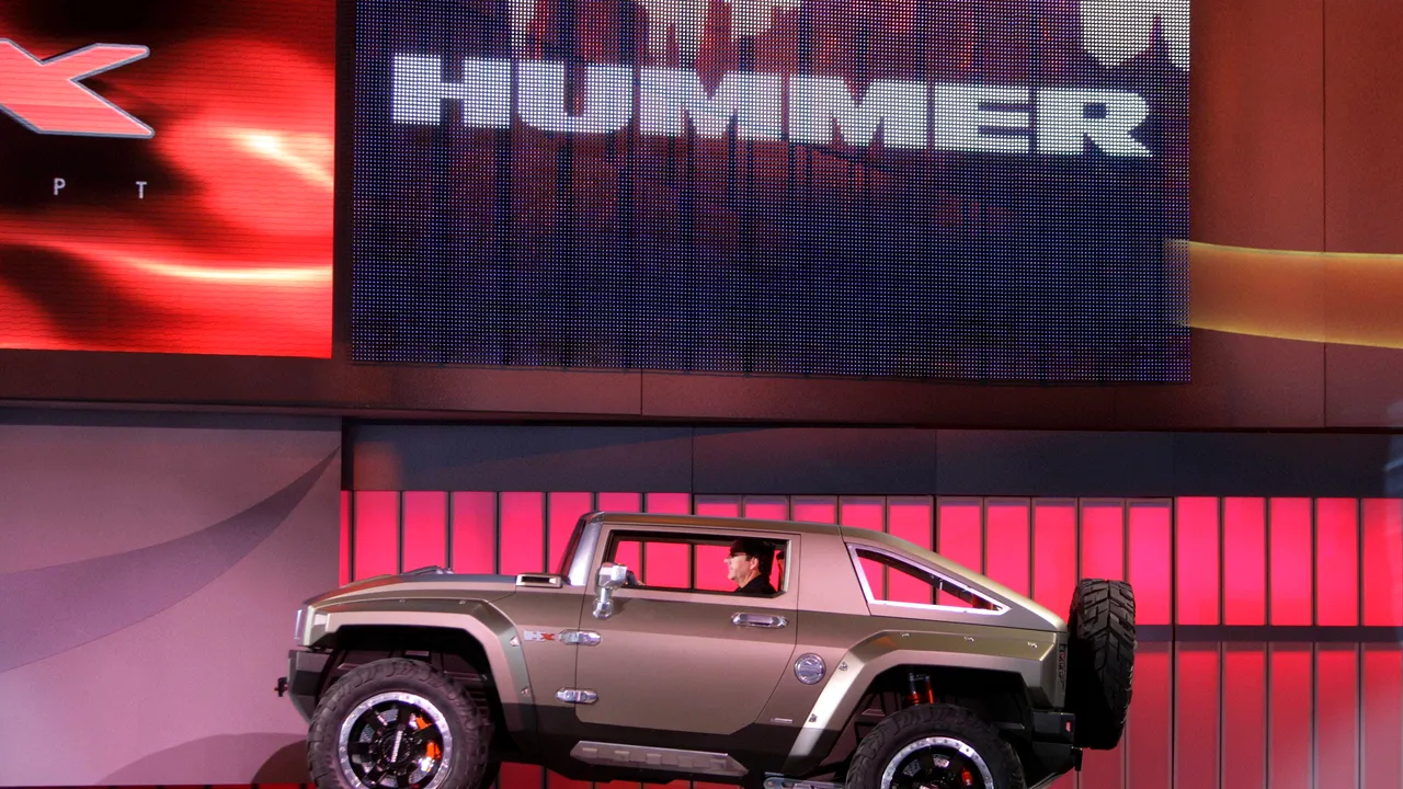 Hummer concurează Cybertruck-ul lui Musk