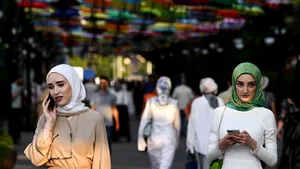 AUR cere interzicerea eșarfelor islamice în Parlamentul European