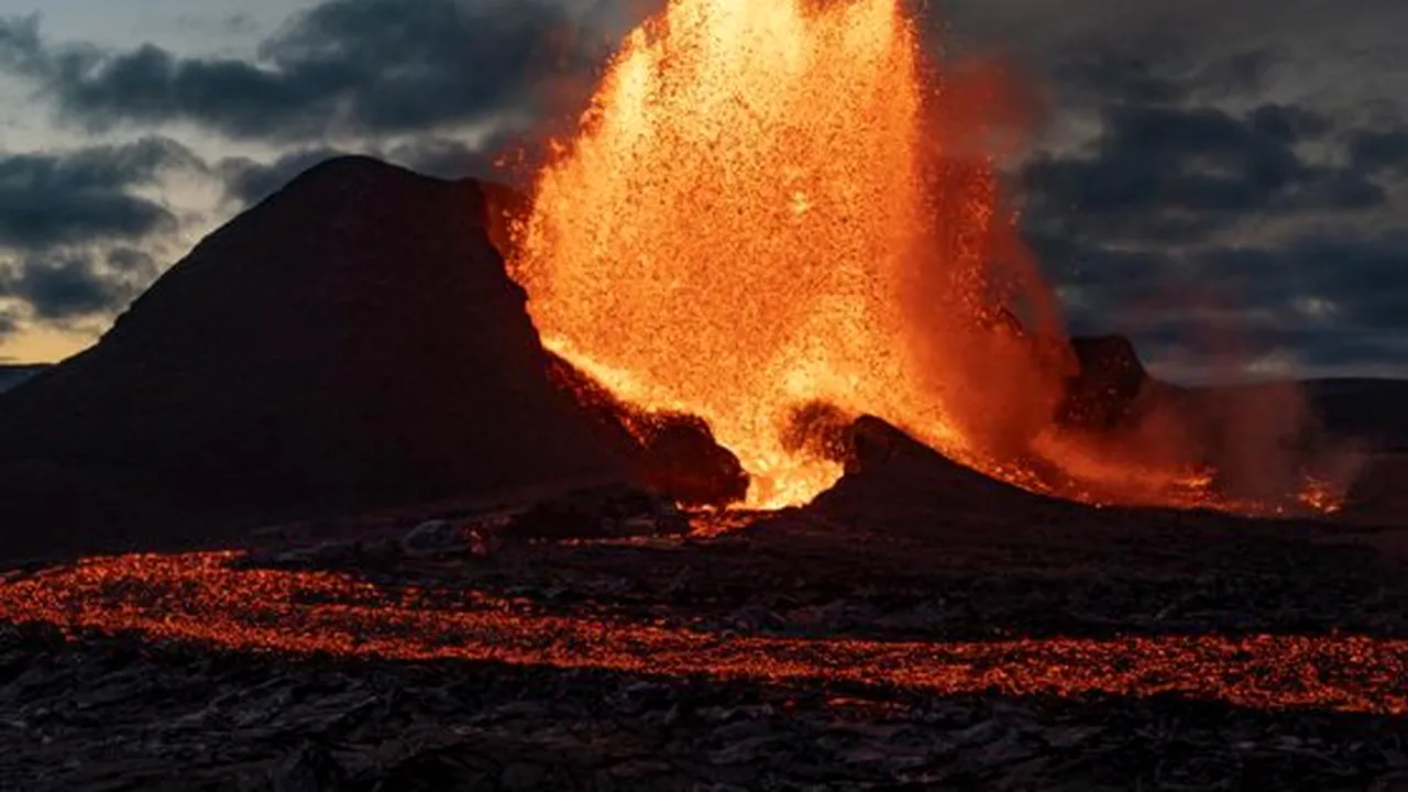 Mai multe zboruri către Bali, anulate din cauza unei erupţii vulcanice