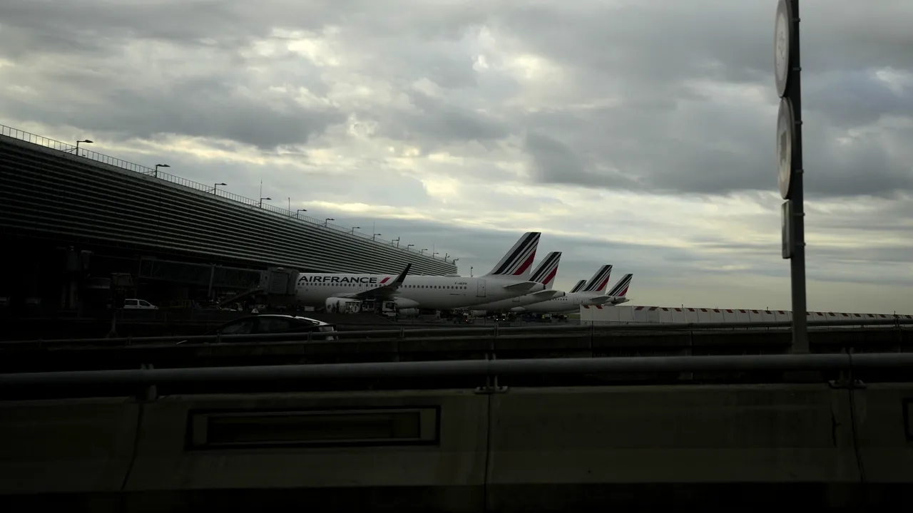 Alte patru aeroporturi din Franţa, închise din cauza alertelor cu bombă
