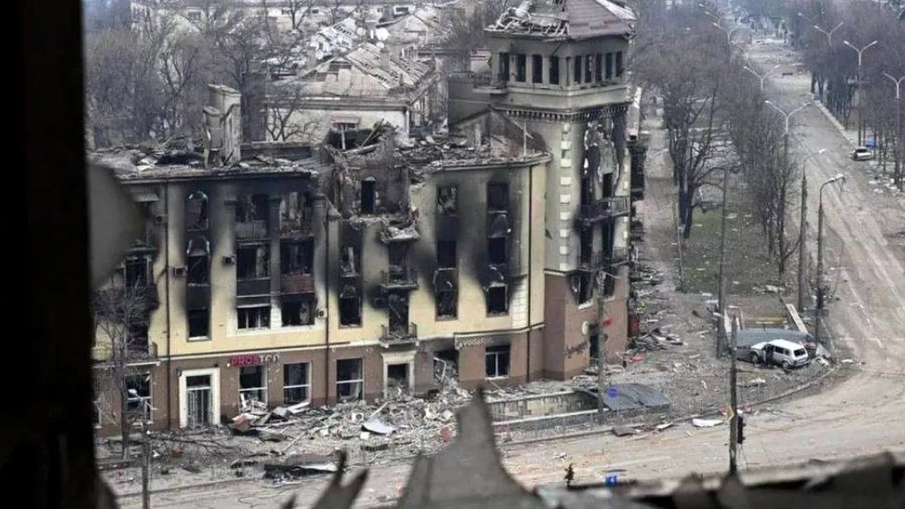 Cel mai bogat om din Ucraina promite că va contribui la reconstruirea oraşului Mariupol