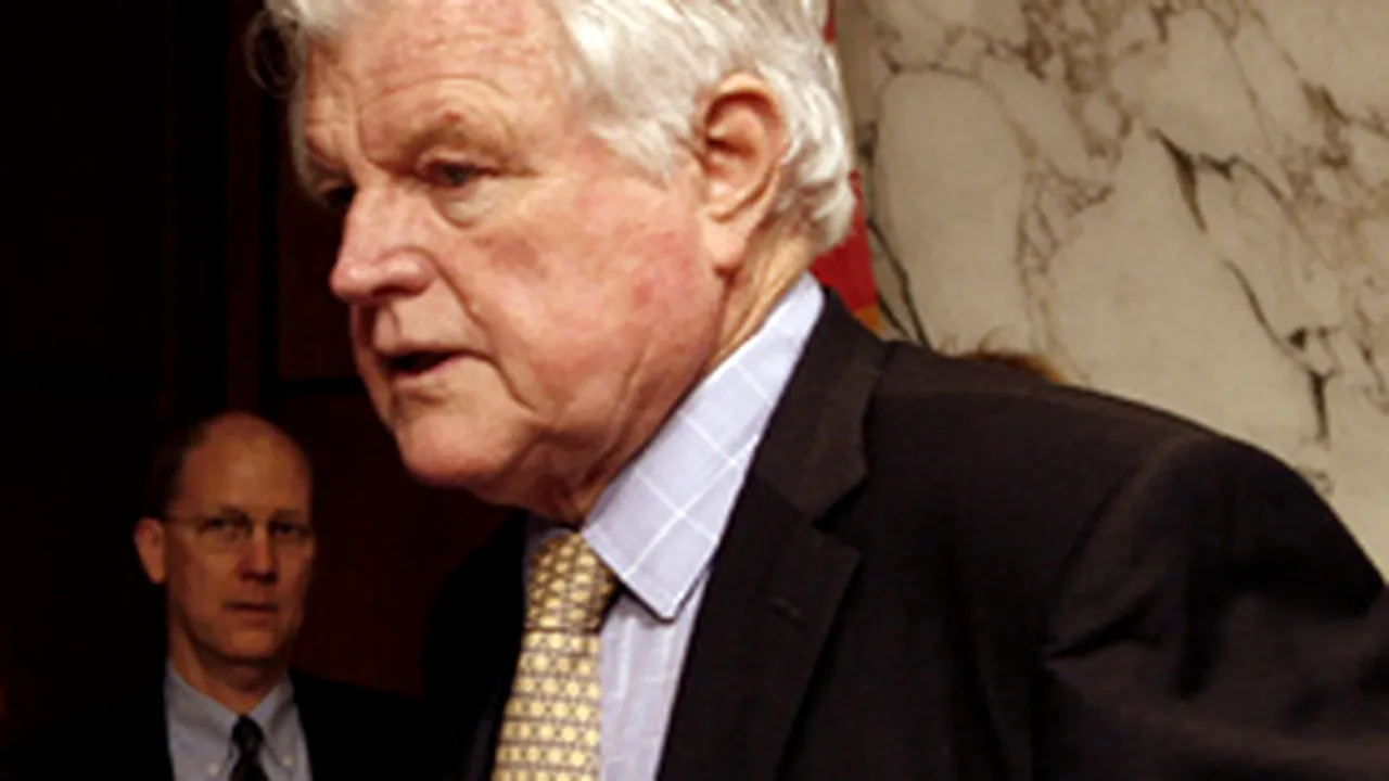 Ted Kennedy are o tumoră malignă pe creier