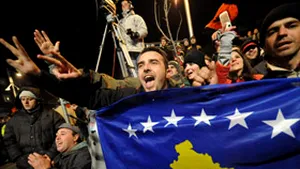 Proteste violente faţă de recunoaşterea Kosovo, la Podgoriţa (Video)