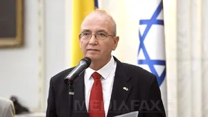 Ambasadorul Israelului, decorat de Klaus Iohannis la încheierea misiunii sale diplomatice în România - VIDEO