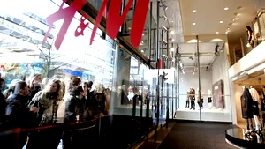 H&M va deschide în luna noiembrie trei magazine