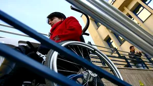 Persoanele cu handicap irecuperabil ar putea fi scutite de prezenţa anuală la comisia de evaluare