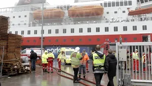Incendiu la bordul unei nave norvegiene: Doi răniţi şi sute de pasageri evacuaţi - FOTO