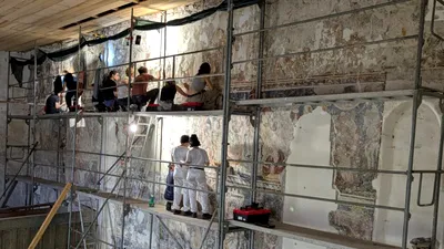 CULTURĂ Cea mai mare frescă medievală din Transilvania și tezaur de 3.500 de ani, în satul cu șase biserici