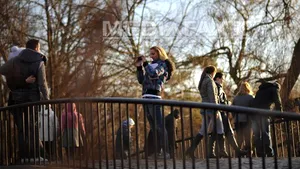 VREMEA continuă să fie mai caldă decât normal, pentru această perioadă. PROGNOZA METEO pentru joi şi vineri