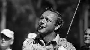 Arnold Palmer, un fost mare jucător american de golf, a murit la 87 de ani