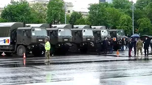 Convoi de 20 de camioane cu echipamente sanitare trimise de România în Republica Moldova / Reacţia premierul Orban: E un gest normal şi sper să nu încerce unii să politizeze acest gest