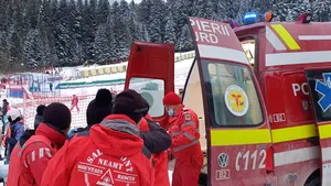 Intervenţie Salvamont pe Masivul Ceahlău: Un turist de 74 de ani, cu probleme de sănătate, a intrat în hipotermie