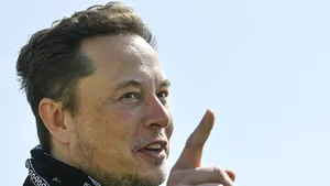 Ar putea deveni primul om cu o avere mai mare de 1.000 de miliarde de dolari. ”E ca şi cum ai vorbi despre Internet, înainte de Google”