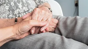 Depresia la persoanele în vârstă poate fi confundată adesea cu îmbătrânirea. Semnele la care trebuie să fii atent