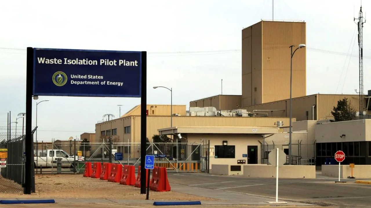 Activitate suspendată la un depozit american de deşeuri nucleare. Muncitorii au găsit lichid radioactiv într-un container