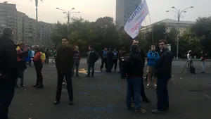Protest în Piaţa Victoriei faţă de OUG 92 pe legile justiţiei: Vrem justiţie liberă, neataşată politic/ Simultan, oamenii au ieşit în Timişoara şi Cluj-Napoca