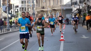 Maratonul Bucureşti va accepta în competiţie doar doar alergătorii vaccinaţi sau trecuţi prin boală
