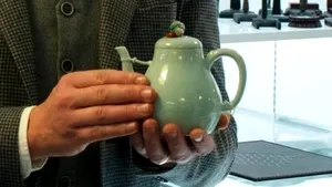 Suma pentru care s-a vândut un ceainic de 1.000 de lire sterline, găsit întâmplător într-o casă - FOTO