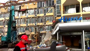 Demolarea parţială a hotelului din Mamaia va fi încheiată până la sfârşitul săptămânii - FOTO