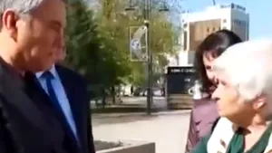 VIDEO Şeful Dumei de stat din Rusia, certat pe stradă de o bătrână