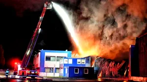Poluarea este în limite după incendiul de la fabrica de frigidere de lângă Timişoara. Ce spune şeful Gărzii de Mediu Timiş