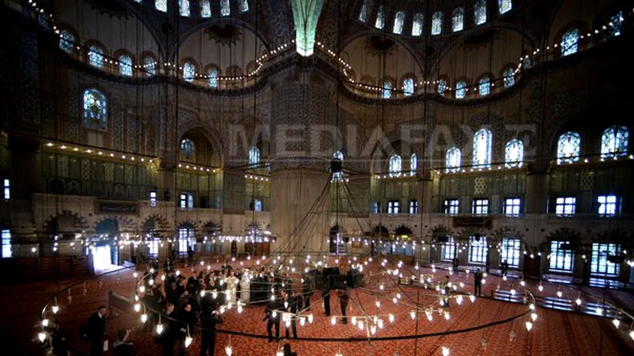 Papa Francisc s-a recules la Moscheea Albastră din Istanbul - FOTO