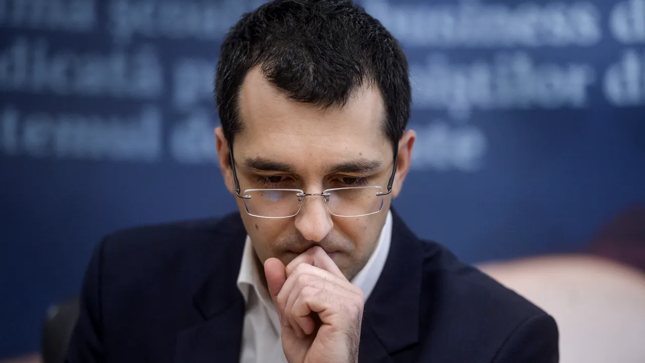 PSD cere iar demisia lui Vlad Voiculescu: „Sinistrul Sănătăţii se agaţă, fără ruşine, cu ghearele de scaun”
