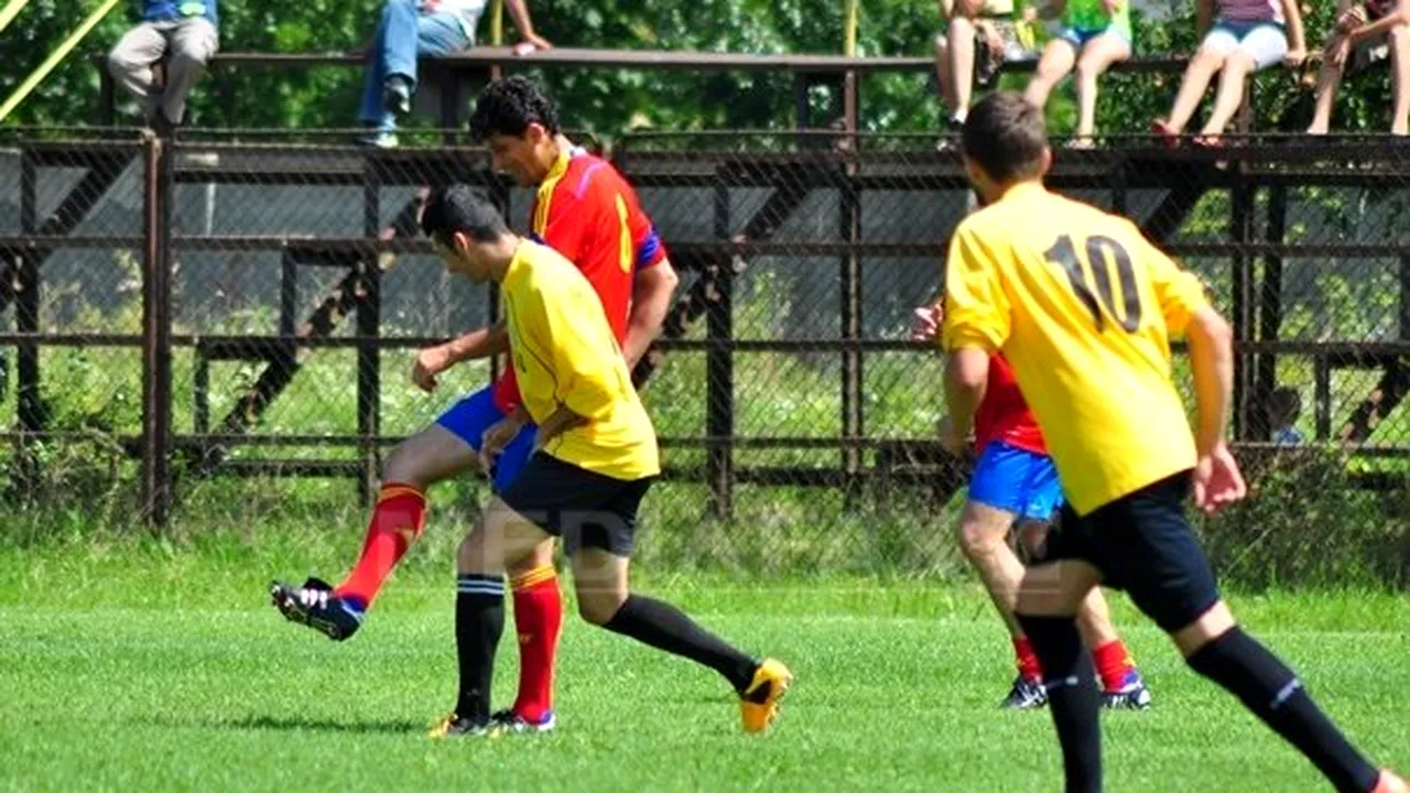Miodrag Belodedici şi Gabi Balint joacă fotbal în Taberele ARC 