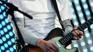 Chitariştii trupei Red Hot Chili Peppers îşi lansează un album împreună