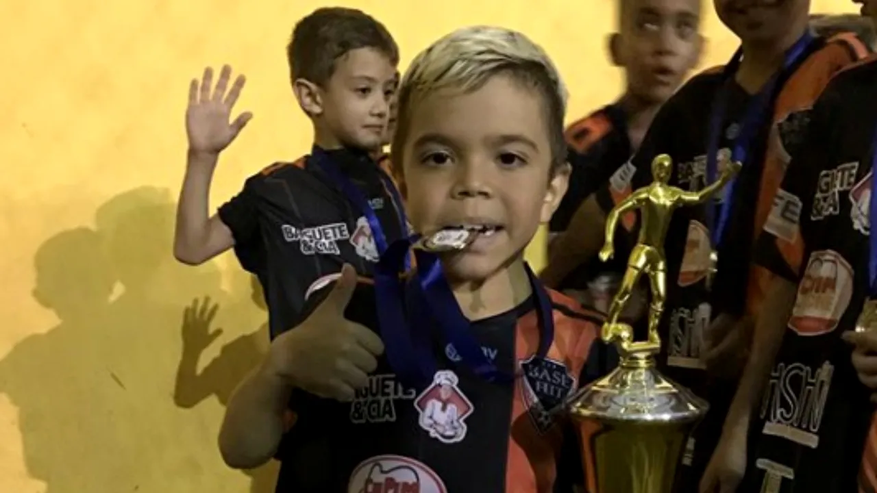 Iată-l pe mini CR7 al Braziliei. La doar 9 ani, Marquinho i-a cucerit pe brazilieni cu dribbling-urile lui