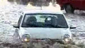 Cluj: Turişti evacuaţi şi case izolate după surparea unui drum