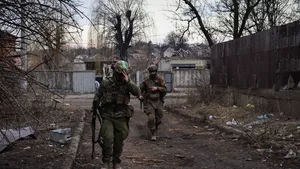 Războiul din Ucraina, ziua 385. Rusia face mici progrese în apropiere de Bahmut / Zelenski a demis trei şefi ai administraţiilor militare regionale / Senatori americani presează Pentagonul să trimită F-16 în Ucraina / Evenimentele de pe cerul Mării Negre reaprind fitilul între SUA şi Rusia  