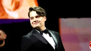 Selly rupe gura târgului cu noua stațiune pe litoral: „La Nibiru va fi mai ieftin. Vara perfectă înseamnă artă și distracție pe toate gusturile” 