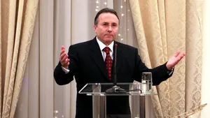 Nichita îşi va depune mandatul de vicepreşedinte PSD dacă va câştiga şefia CN