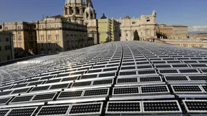 Vaticanul inaugurează prima sa instalaţie de energie solară (Galerie Foto)