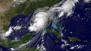 Mai multe regiuni din statul american Florida, plasate sub alertă de uragan - VIDEO