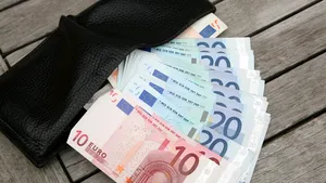 Francul elveţian şi aurul urcă la noi maxime istorice pe piaţa valutară