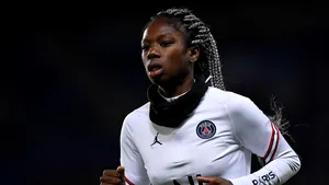 Scene desprinse din filmele cu mafioţi la PSG. A plătit mascaţi, ca să-şi accidenteze colega şi să-i ia locul în echipă