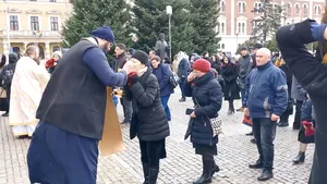 Din 15 mai vei putea merge la Biserică. Slujbele se vor ţine, însă, afară, iar masca e obligatorie