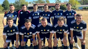 Suporter din Vâlcea, reținut după ce a lovit pe teren un jucător al echipei adverse