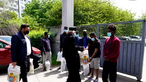 Mai aproape de sufletele oamenilor: peste 200 de imigranţi au primit cadouri de la preoţii gălăţeni. Cum a decurs acţiunea filantropică