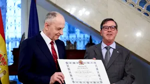 Mircea Geoană a fost decorat de regele Spaniei cu una dintre cele mai înalte ordine civile