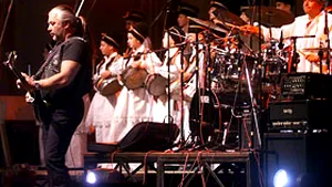 Phoenix sărbătoreşte 45 de ani într-un concert