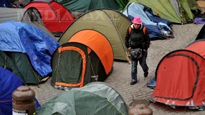 Indignaţii din Londra şi-au instalat a doua tabără de corturi