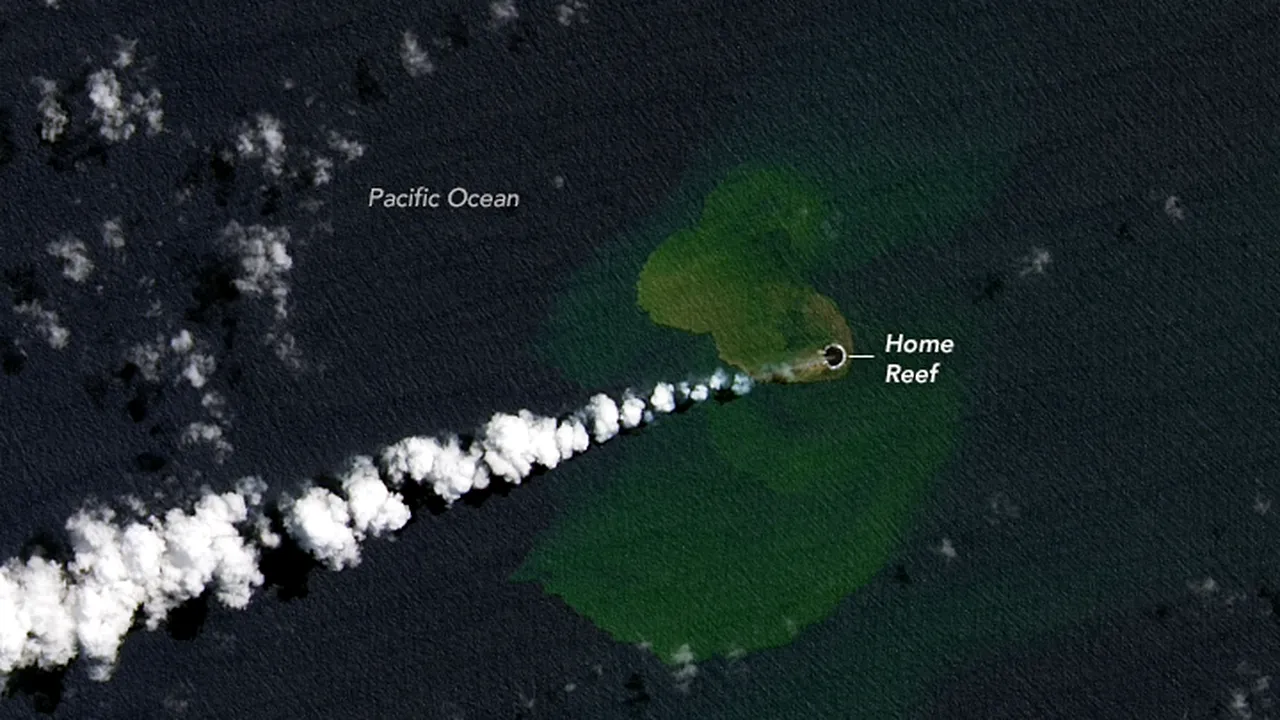 O insulă a apărut în Oceanul Pacific după erupţia unui vulcan subacvatic