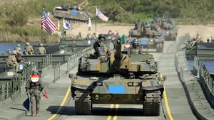 Ministrul Apărării: România nu vrea doar obuziere din Coreea, este interesată şi de un nou tanc şi o maşină de luptă a infanteriei