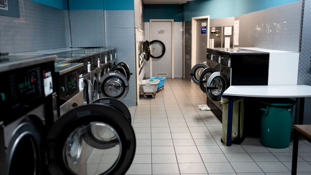 Doi antreprenori din Braşov au investit 60.000 de euro din buzunarul propriu într-o curăţătorie bio în vremuri pandemice. Noul business acoperă nevoile din noul cartier al oraşului şi din zona de birouri