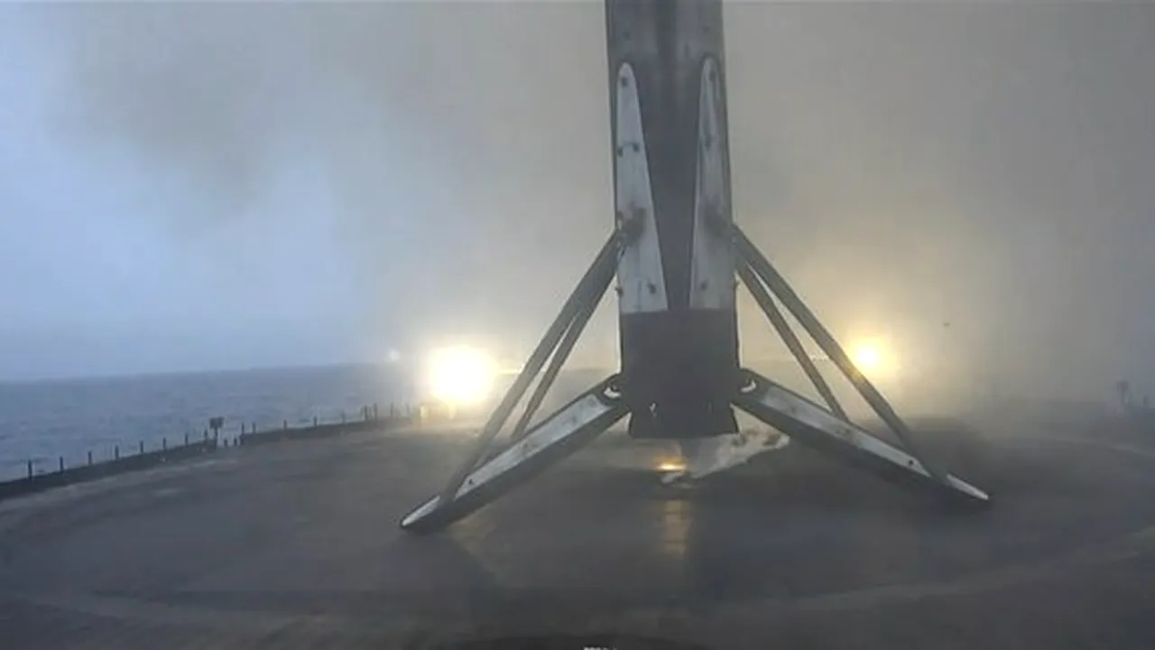 Racheta Falcon 9 a SpaceX, reţinută la sol de autorităţile americane din cauza unei defecţiuni