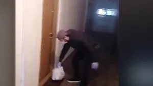 O ”armată” de studenţi s-a organizat în detaşamente de voluntari care spijină bătrânii. ”Nimic nu ne opreşte!”