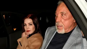 Cântăreţul Tom Jones are o relaţie cu Priscilla Presley, văduva lui Elvis